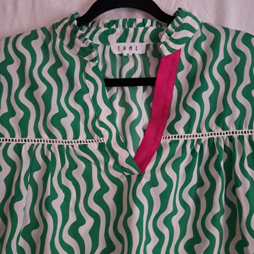 THML Womens Long Sleeve Blouse Green/White Wave Fuschia Accent Medium EUC - Picture 5 of 13